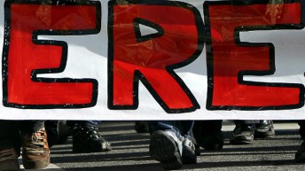 Los trabajadores afectados por ERE bajan un 39,5% en el primer semestre