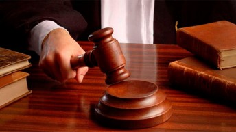 Condena a nueve personas por injuriar a una jueza por Internet