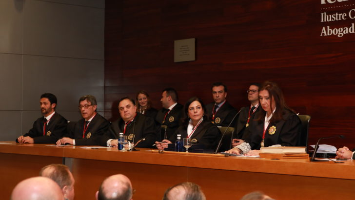 La primera decana del Colegio de Abogados de Valencia toma posesión de su cargo